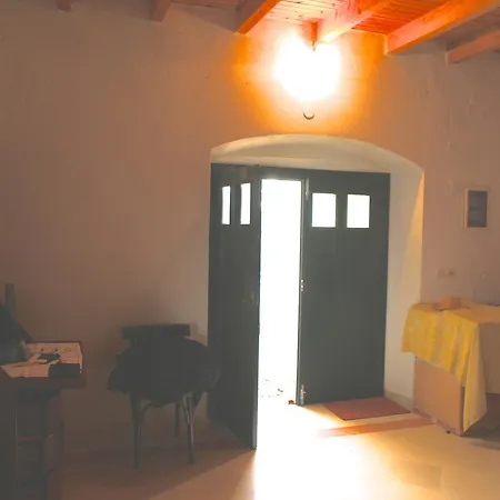 Country house Old Traditional House In Village Varypatades