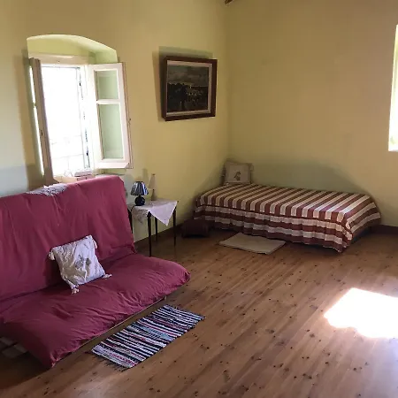 Country house Old Traditional House In Village Varypatades