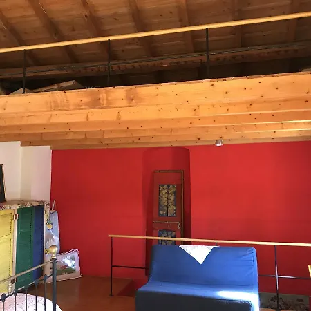 Country house Old Traditional House In Village Varypatades